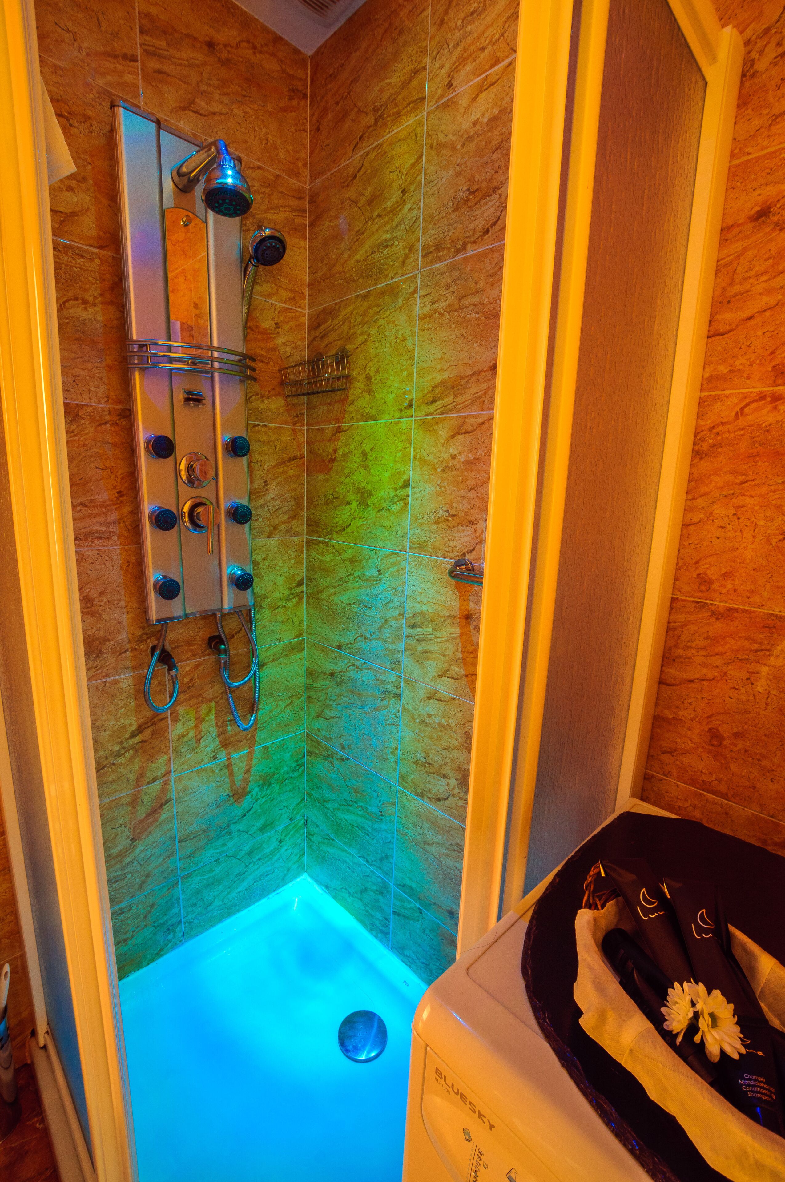 Cottage in the mountain of Leon (9 people) with jacuzzi, barbecue and fireplace