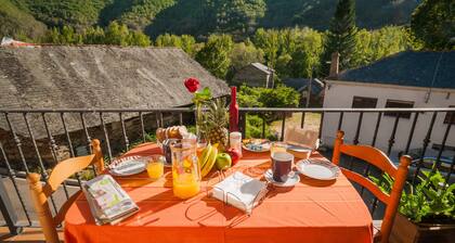 Cottage in the mountain of Leon (9 people) with jacuzzi, barbecue and fireplace