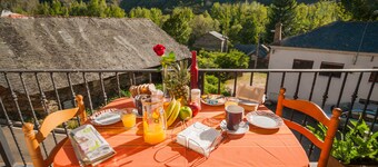 Cottage in the mountain of Leon (9 people) with jacuzzi, barbecue and fireplace