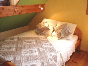 1 bedroom, desk, iron/ironing board, free WiFi