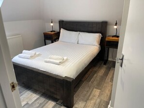 1 bedroom, iron/ironing board, bed sheets