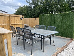 تناول الطعام بالخارج