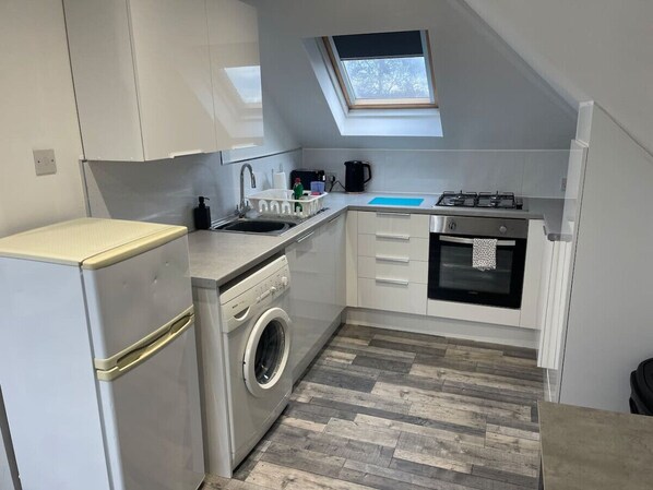 Fridge, microwave, oven, stovetop