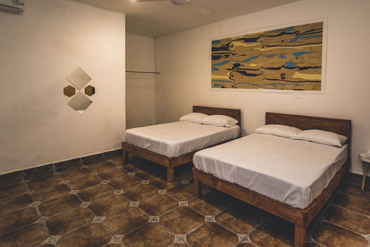 Ropa de cama de alta calidad y escritorio