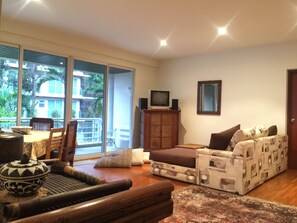 Smart-TV, DVD-Player, Musikbibliothek, Videothek