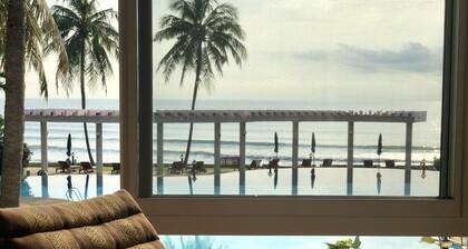 Beach Front Condo with Spectacular Ocean