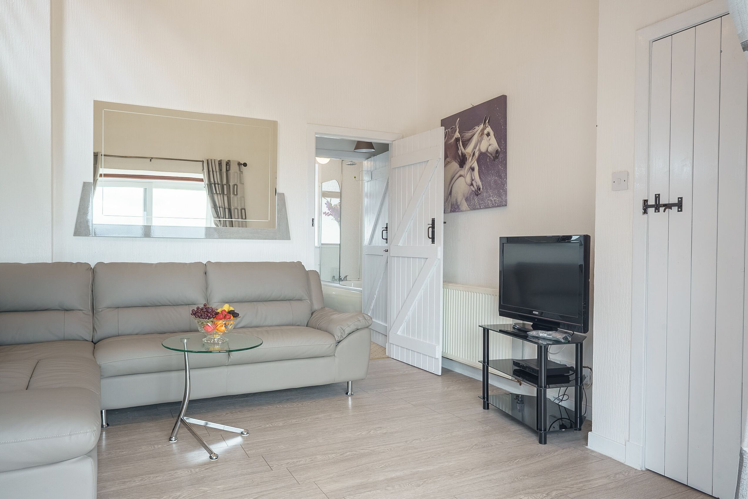 Thomas Carlyle Cottage sleeps 4 in 2 bedrooms with own hot tub