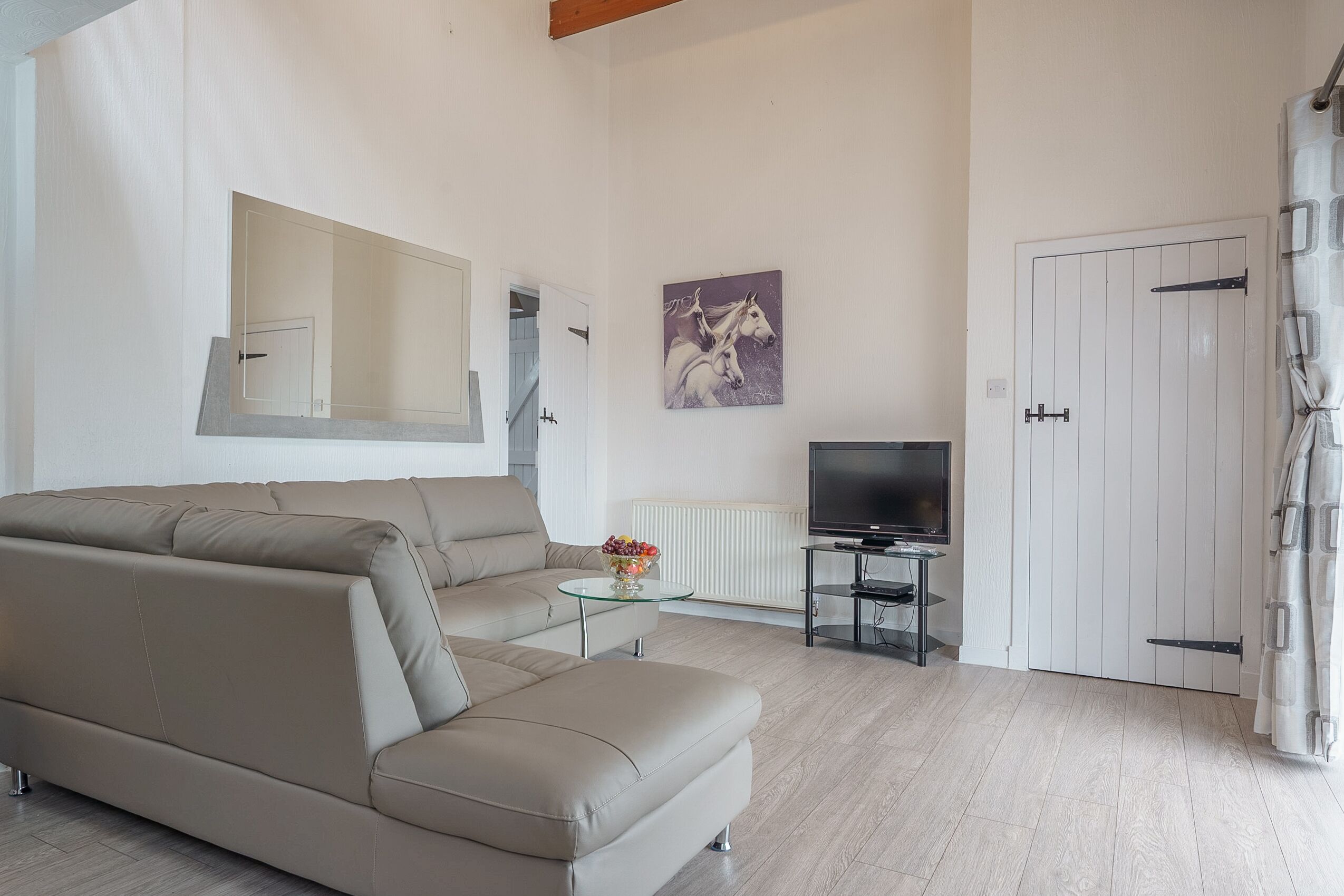 Thomas Carlyle Cottage sleeps 4 in 2 bedrooms with own hot tub