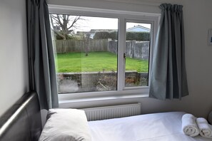 3 bedrooms, iron/ironing board, free WiFi, bed sheets