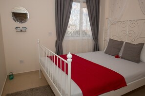 1 bedroom, in-room safe, desk, iron/ironing board - Paphos Love Shack Apartment is a cosy apartment in the heart of Kato Paphos (Paphos)