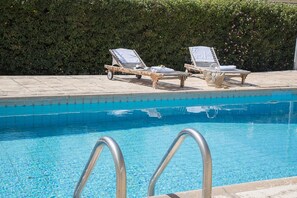 Outdoor pool - Paphos Love Shack Apartment is a cosy apartment in the heart of Kato Paphos (Paphos)