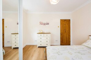 2 Schlafzimmer, Bügeleisen/Bügelbrett, WLAN, Bettwäsche