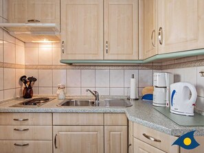 ثلاجة، ميكروويف، فرن، ماكينة لصنع القهوة/الشاي