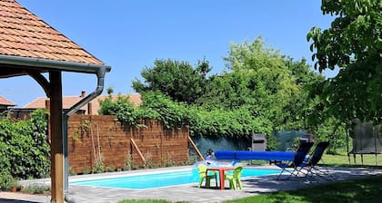 Casa familiar con jacuzzi para 5 personas + niño hasta +/- 3 años
