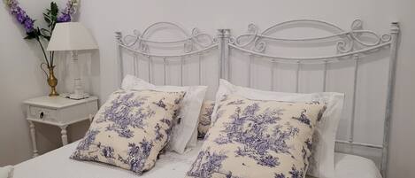 2 bedrooms, in-room safe, iron/ironing board, free WiFi