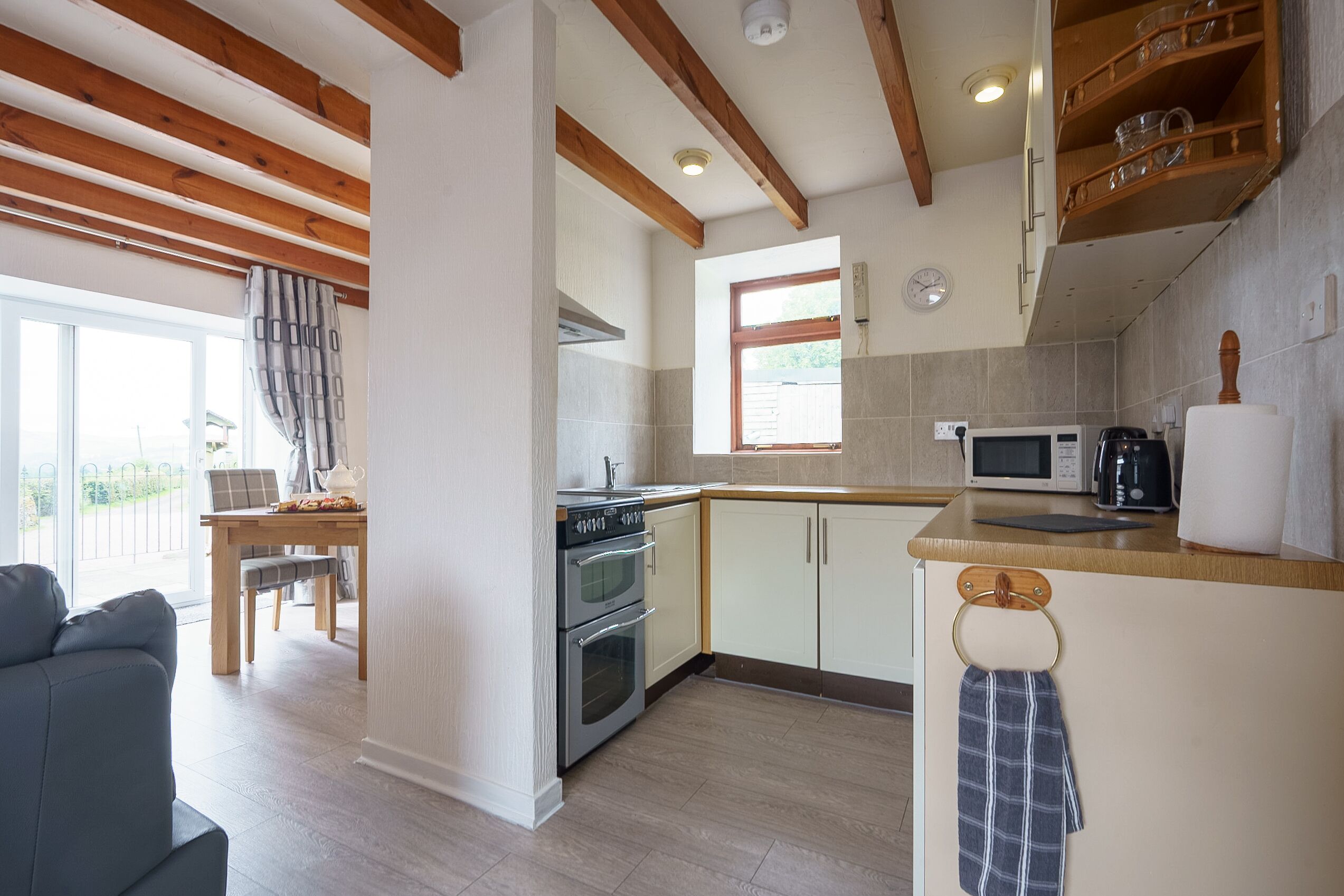 Dalgarnock cottage sleeps 2 with own hot tub