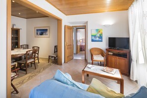 TV connectée, livres, chaßne hi-fi