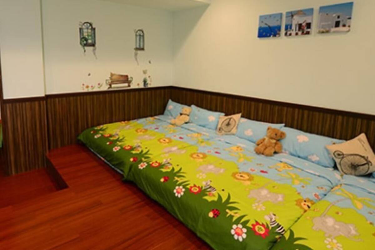 Desk, blackout curtains, free WiFi, bed sheets