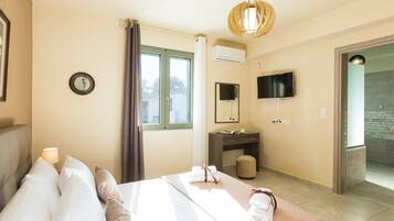 3 bedrooms, iron/ironing board, travel crib, free WiFi