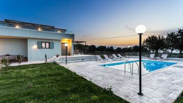Outdoor pool, a heated pool