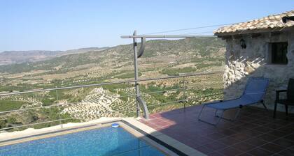 Casa tranquila con vista "impresionante" desde la terraza junto a la piscina