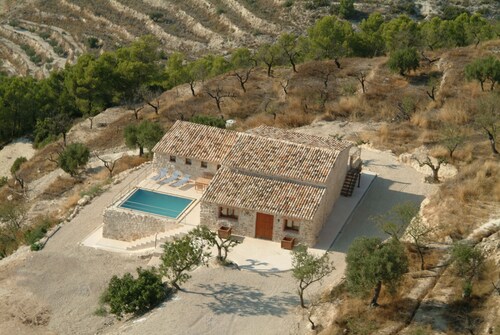Maison au calme avec vue à couper le souffle depuis la terrasse à côté de la piscine