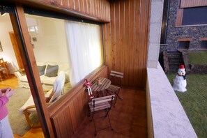 Terrace/patio - Cozy apartment in Alp with garden and parking, 10 minutes from the ski slopes! (Alp)