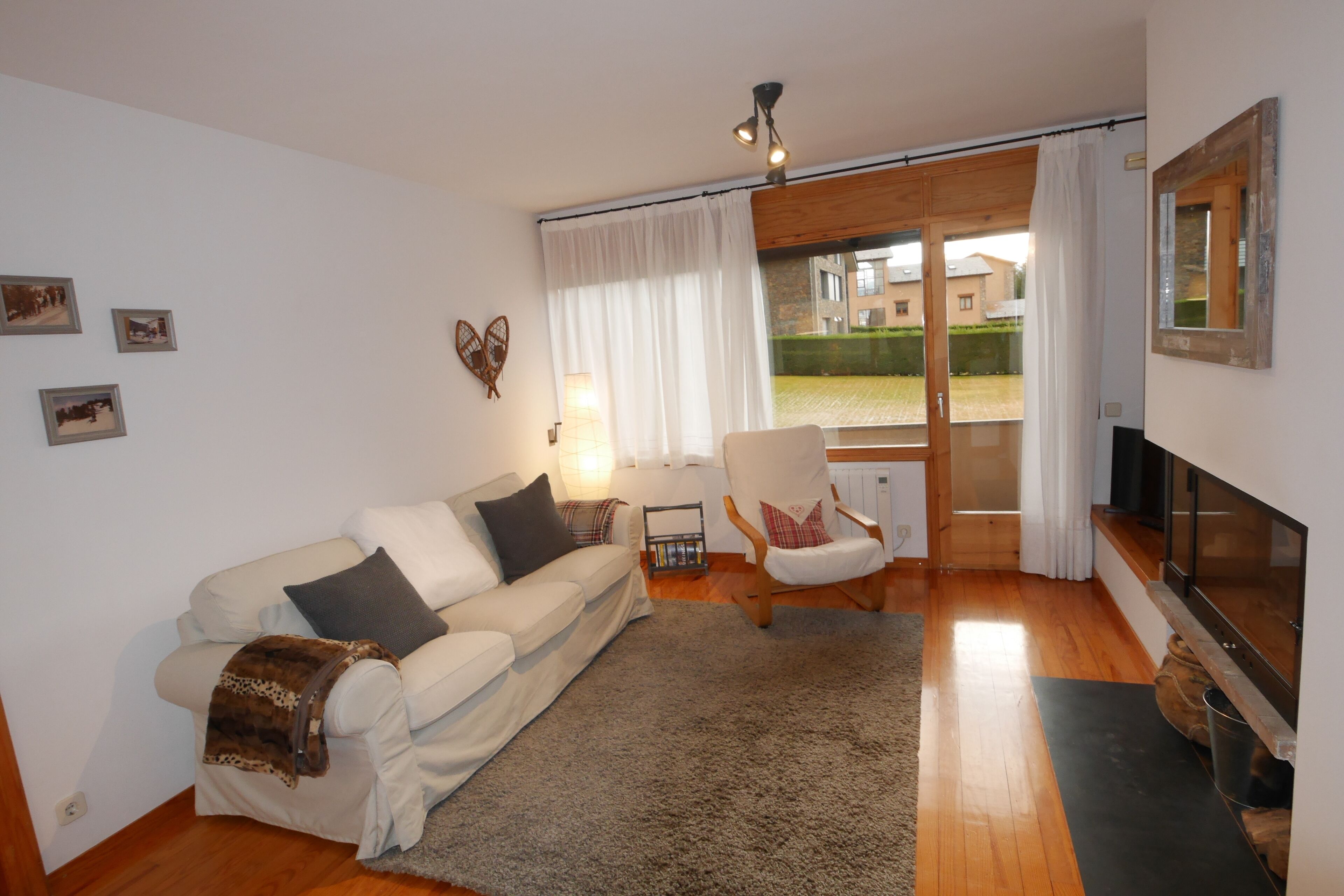 Cozy apartment in Alp with garden and parking, 10 minutes from the ski slopes!