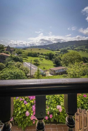 Property grounds - Casa Generosa! Located in Tresgrandas (Llanes), between the sea and the mountains, (tresgrandas)