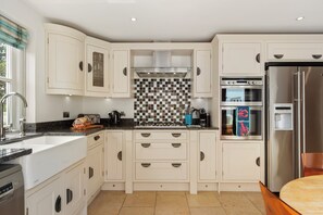 Unclassified image, 4 of 37, button - Coedrath Cottage - Beautiful Cottage, Near Beach (Saundersfoot)