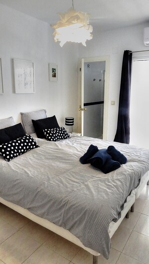 2 dormitoris, planxa i posts de planxar, wifi gratuïta i roba de llit 