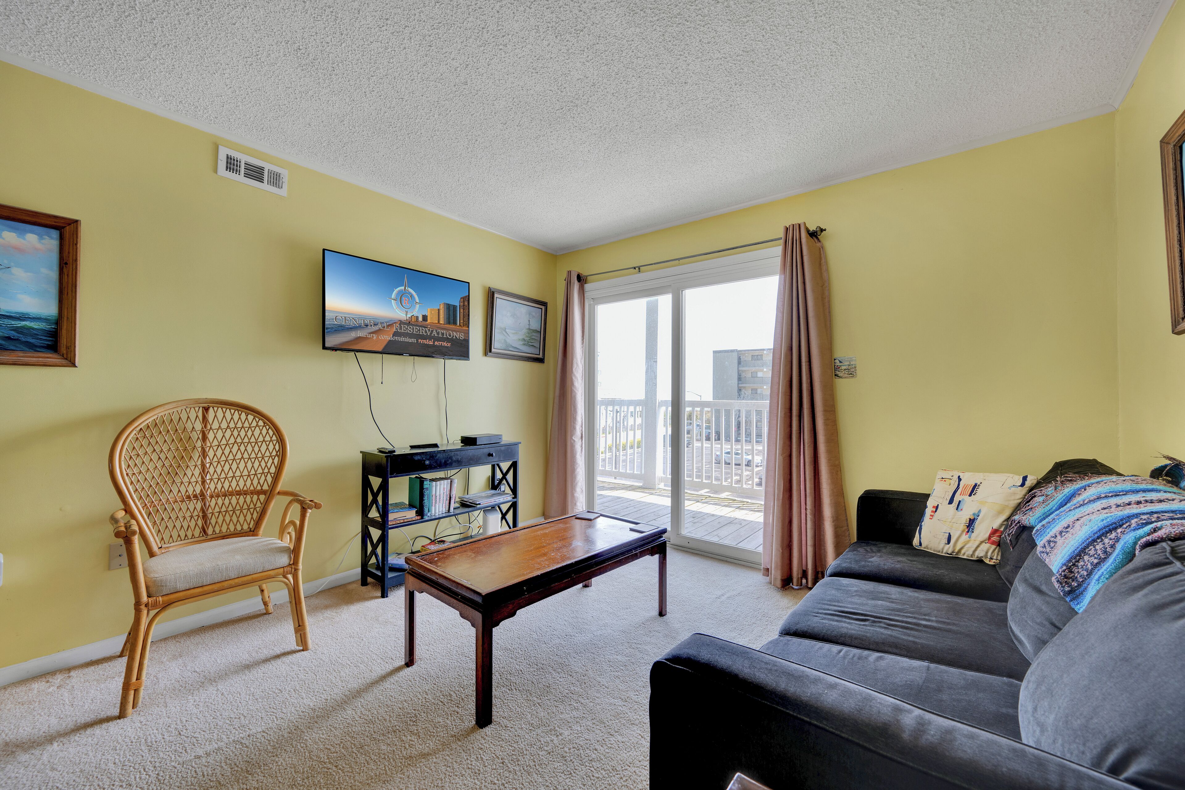 Een televisie en een dvd-speler