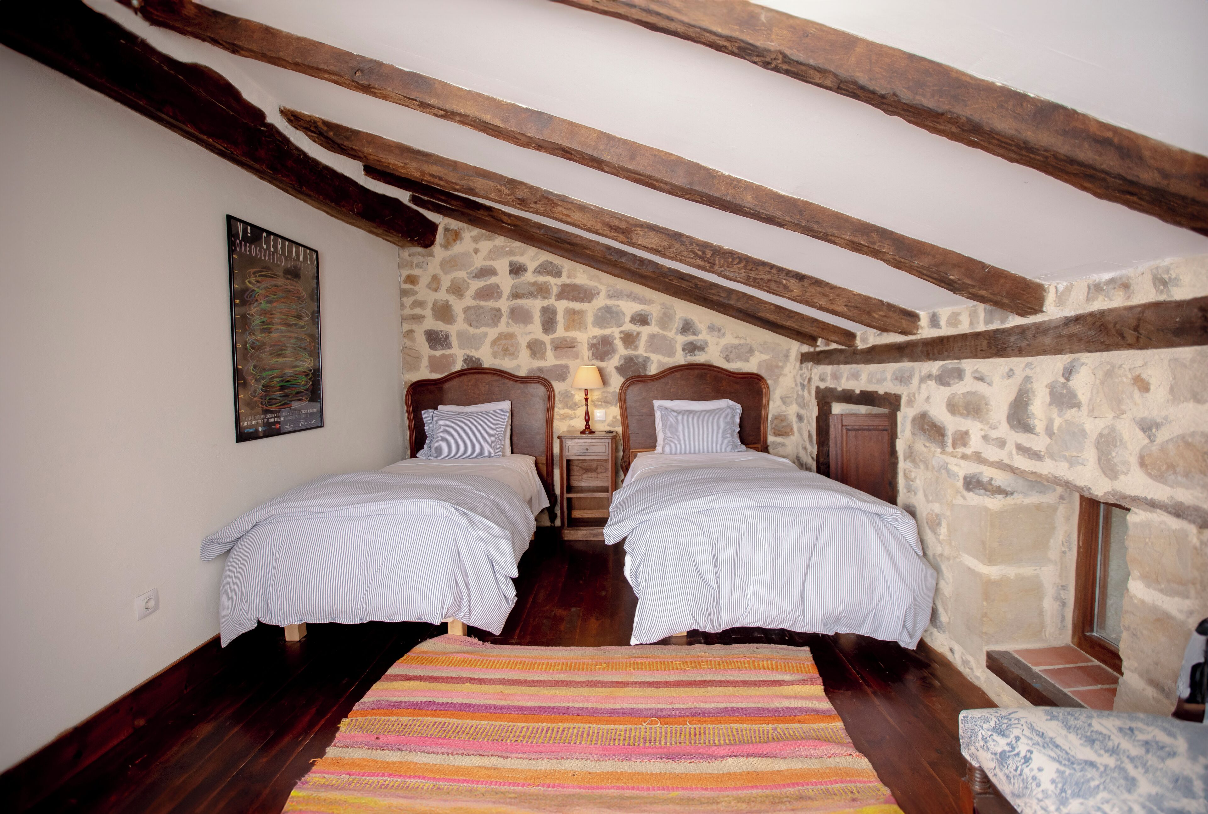 2 habitaciones, tabla de planchar con plancha y wifi gratis 