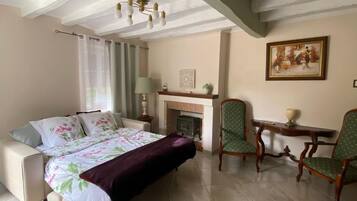 1 chambre, lit parapluie, Wi-Fi gratuit, draps fournis