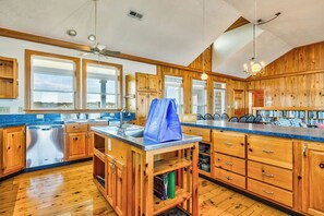 大冰箱、微波炉、烤箱、炉灶