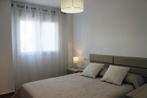 2 bedrooms, iron/ironing board, travel cot, free WiFi