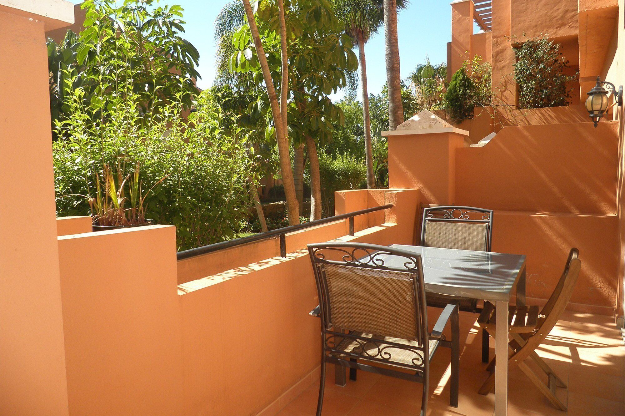 Modern ground floor flat near harbour and beaches