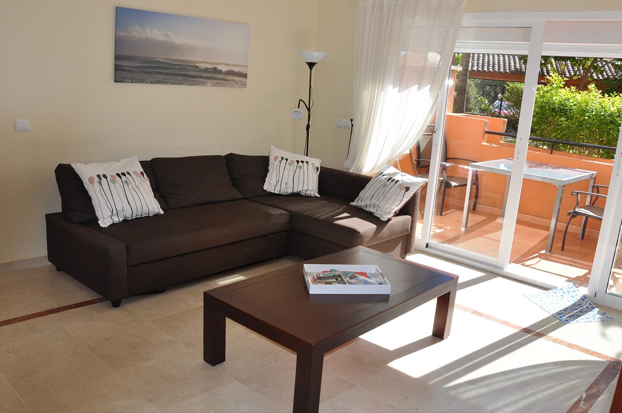 Modern ground floor flat near harbour and beaches