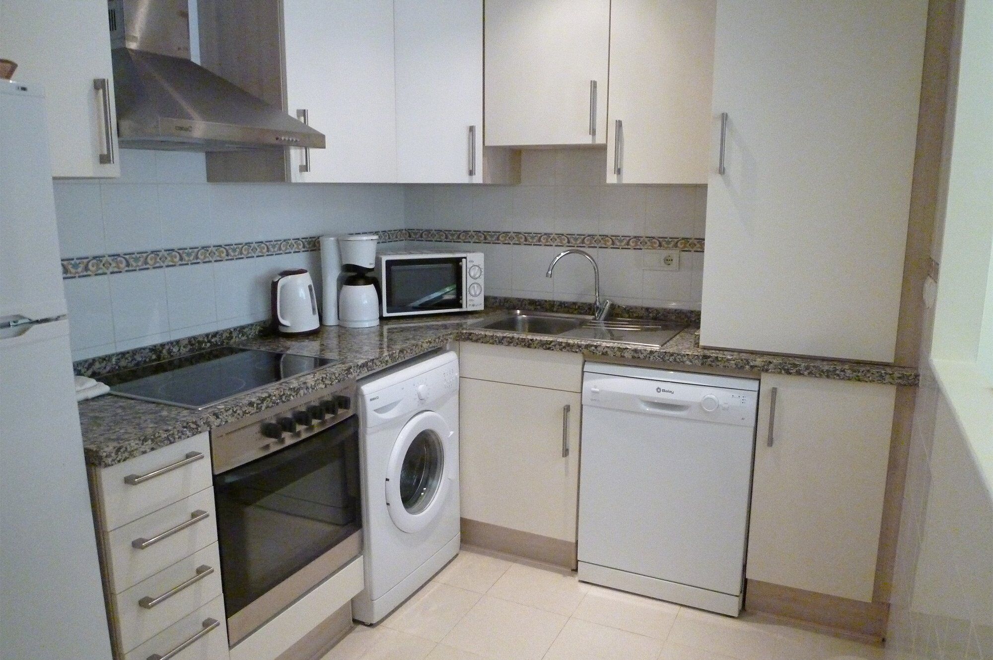 Modern ground floor flat near harbour and beaches