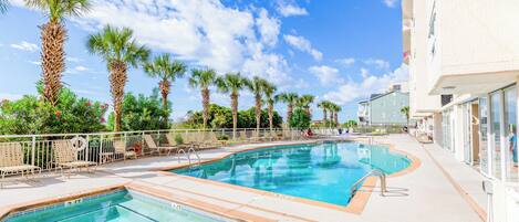 Alberca techada y alberca climatizada