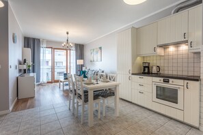 Fridge, oven, stovetop, dishwasher - Vacation apartment by the sea, vacation on the island of Usedom, Apartment ZUZA (Świnoujście)