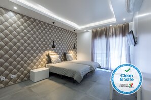 7 chambres, fer et planche à repasser, Wi-Fi, draps fournis
