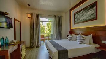 Deluxe Triple Room, 1 King Bed with Sofa bed, Non Smoking, Lake View | 1 bedroom, premium bedding, Select Comfort beds, in-room safe