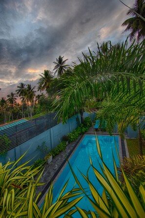 Kolam renang outdoor