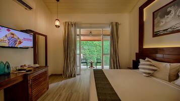 Deluxe Double Room, 1 King Bed, Non Smoking, Garden View | 1 bedroom, premium bedding, Select Comfort beds, in-room safe