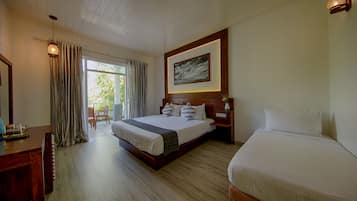 Deluxe Triple Room, 1 King Bed with Sofa bed, Non Smoking, Lake View