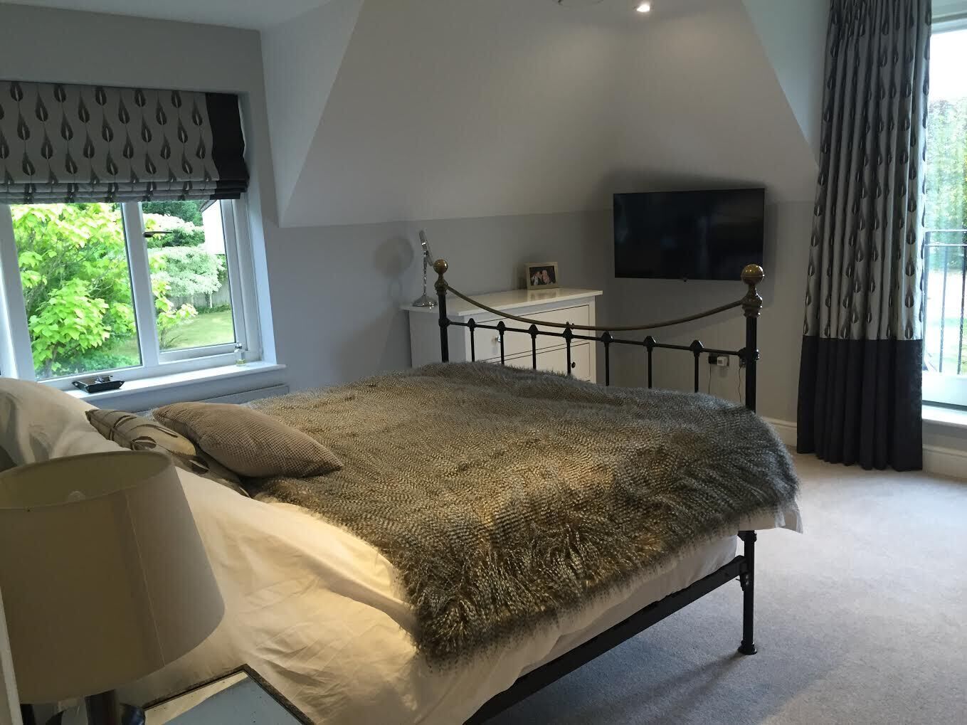 Stunning countryside house in West Sussex with outdoor pool (summer only)