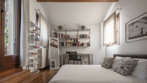 1 chambre, fer et planche à repasser, accès au Wi-Fi (inclus)