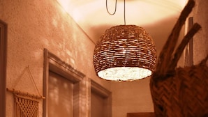 A hallway with a woven light fixture, a macrame wall hanging, and a mirror reflecting the space. - House for 6 persons with private pool and large garden in L'Escala (L'Escala)