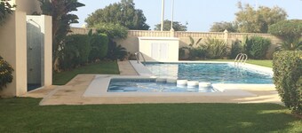 3 bedrooms and 2 full bathrooms, very comfortable and well equipped.